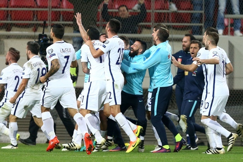 Ένα κουβάρι οι διεθνείς μετά το γκολ! (video)