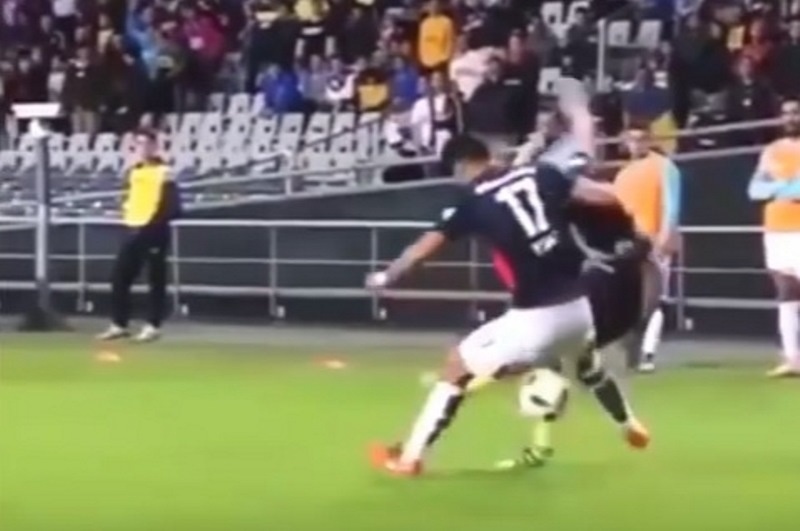 Όταν οι ποδοσφαιριστές ξεφτιλίζουν τους συναδέλφους τους (video)