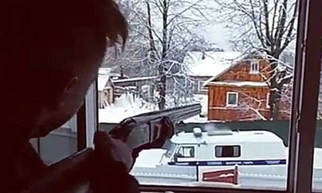 Σοκ: Δύο 15χρονα παιδιά πυροβόλησαν αστυνομικούς σε live video και αυτοκτόνησαν (vid)