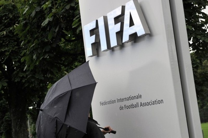 FIFA και UEFA στηρίζουν τον Κουτσοκούμνη