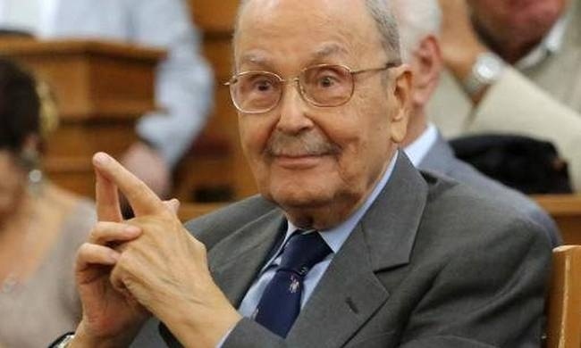 Σε σοβαρή κατάσταση νοσηλεύεται ο Κωστής Στεφανόπουλος