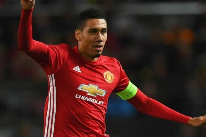 Μάντσεστερ Γιουνάιτεντ: Νέο συμβόλαιο σε Σμόλινγκ