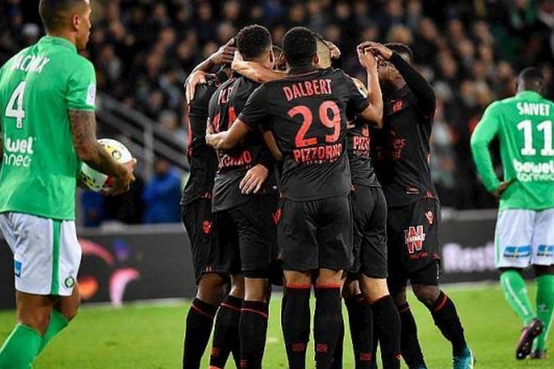 Δεν... κρυώνει στην κορυφή η Νις!