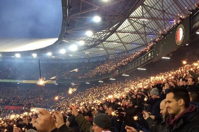 Οι οπαδοί της Φέγενορντ συμπαραστάθηκαν στον Βιλένα (video)