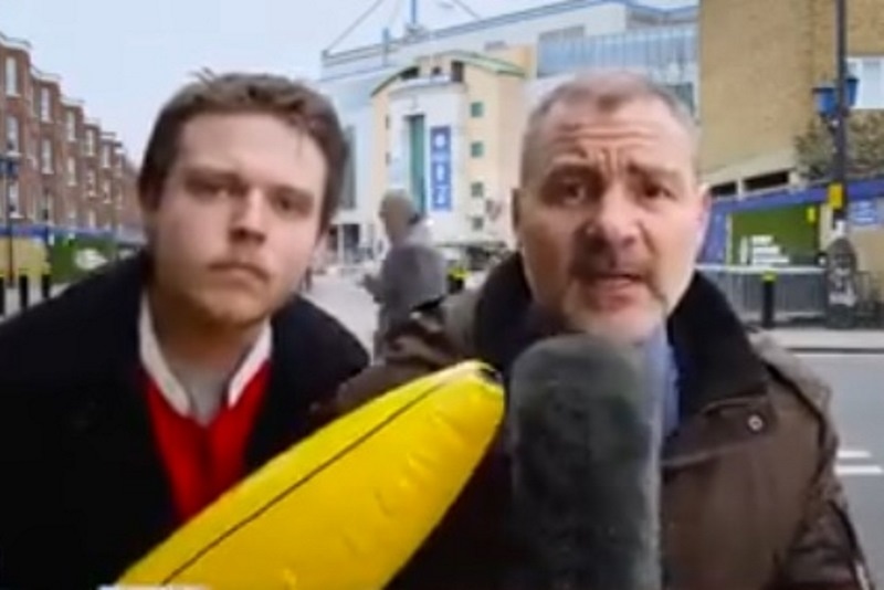 Μην διακόπτεις ποτέ τον σχολιαστή στη ζωντανή μετάδοση (video)