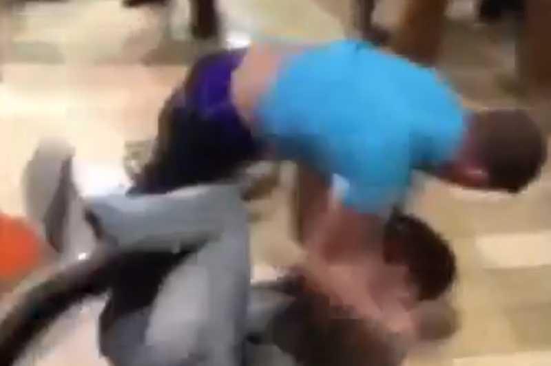 Black (από το ξύλο) Friday (video)