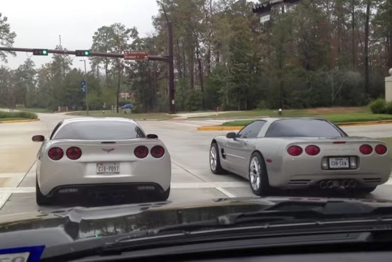 Τρομακτικές εικόνες! Κάνουν… κόντρα και διαλύουν τα αμάξια τους! (video)