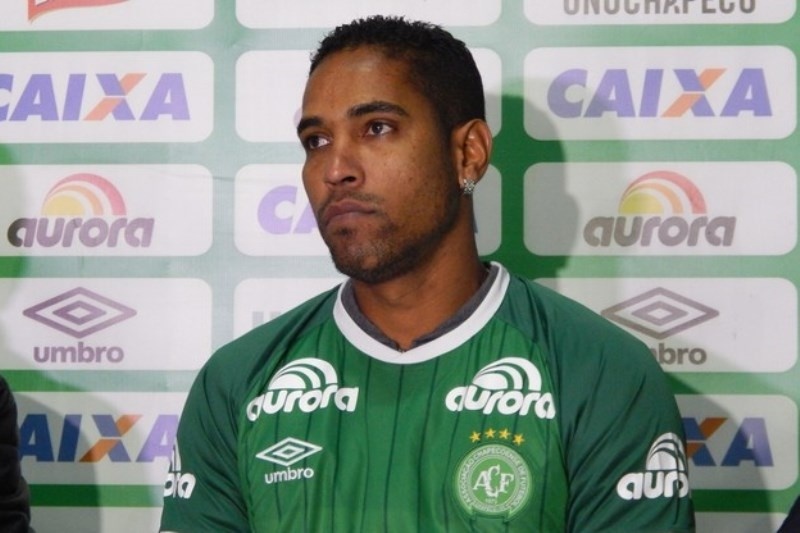 ΣΥΓΚΙΝΗΤΙΚΗ ΚΙΝΗΣΗ! Επέστρεψε τη φανέλα του Σαντάνα στην οικογένειά του! (photo)