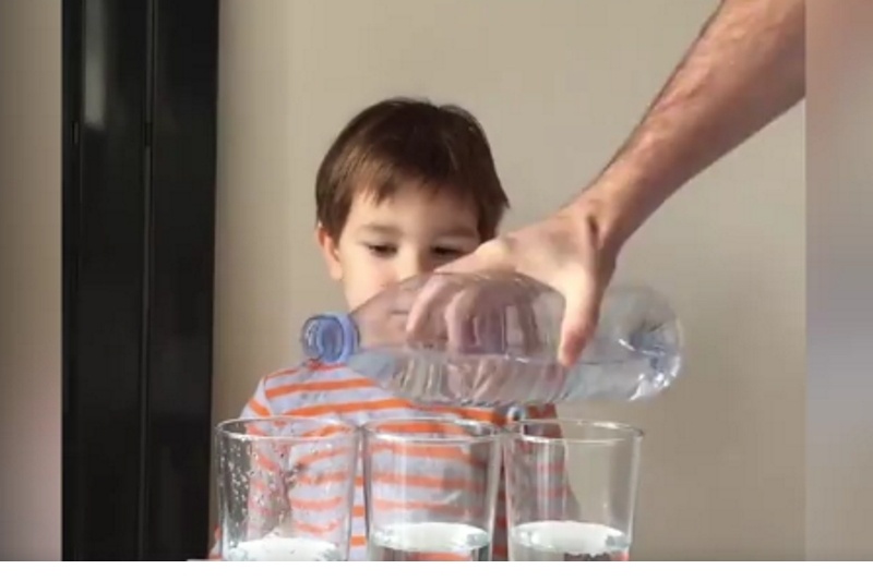 Πώς να κρατήσετε τα παιδιά σας απασχολημένα για ώρες (vid)