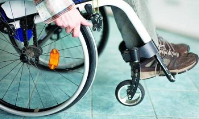 Ανελέητη η κυβέρνηση: Δεν εξαίρεσε ούτε τα ΑμεΑ από τις μειώσεις των συντάξεων!