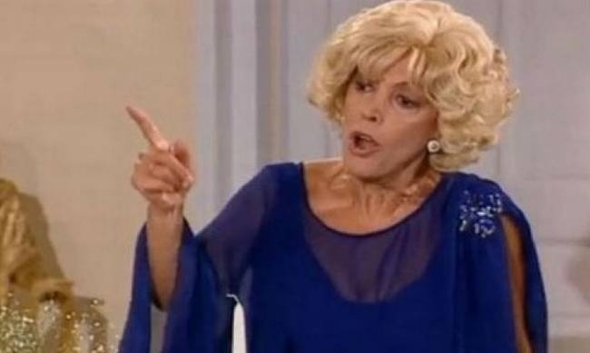 Αγνώριστη η «Ντένη Μαρκορά» - Τι είπε για τους «Δύο ξένους» 17 χρόνια μετά το τέλος της σειράς