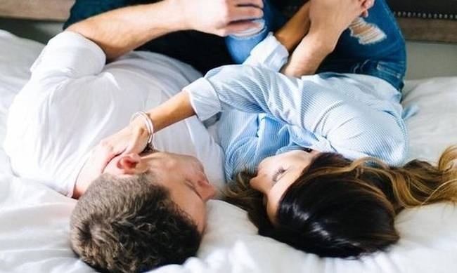 Ας πέσουν οι μάσκες: Αυτά σκέφτονται οι γυναίκες κατά τη διάρκεια του σεξ