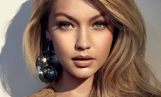 Θες να μάθεις να περπατάς σαν την Gigi Hadid στο catwalk; Δες το video!