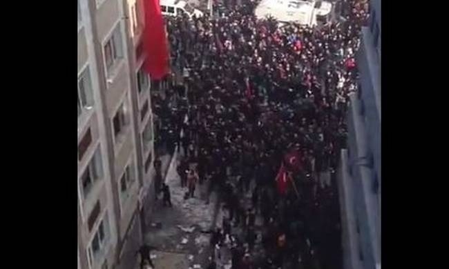 Έκρηξη Τουρκία: Έφοδος εξοργισμένων στα γραφεία του HDP στην Καισάρεια