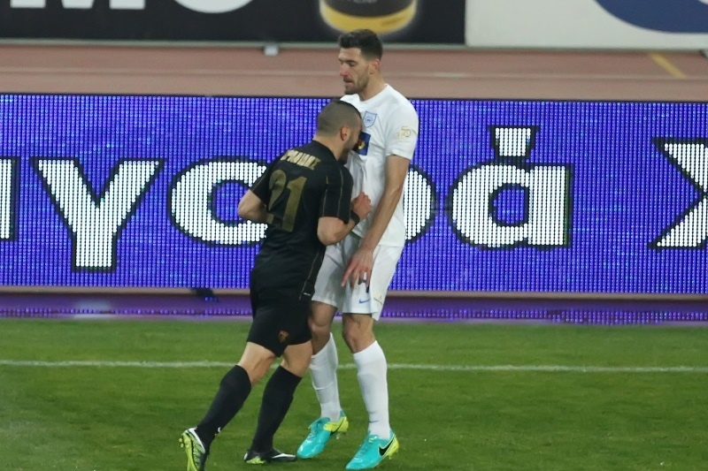 Καρέ-καρέ η κουτουλιά αλά Ζιντάν του Αραβίδη! (photos)