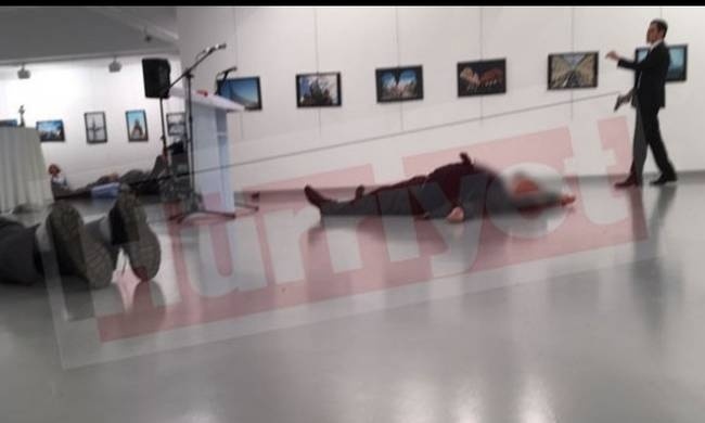 Δολοφονική επίθεση κατά του πρέσβη της Ρωσίας στην Άγκυρα (videos)