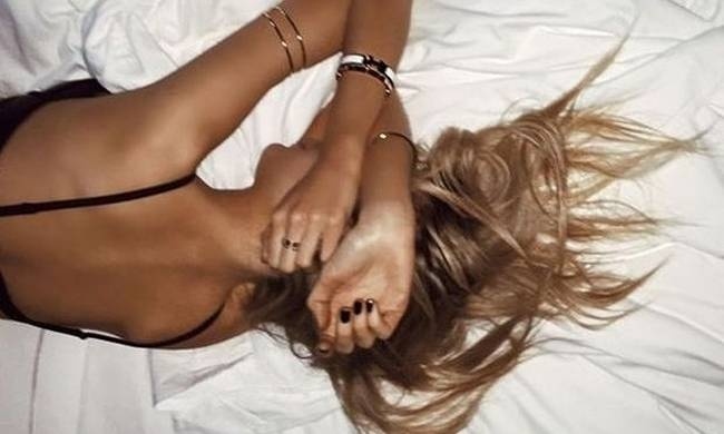 Μου χρωστάς ένα φιλί. Η μάλλον καλύτερα σου χρωστάω ένα «Σε αγαπώ».