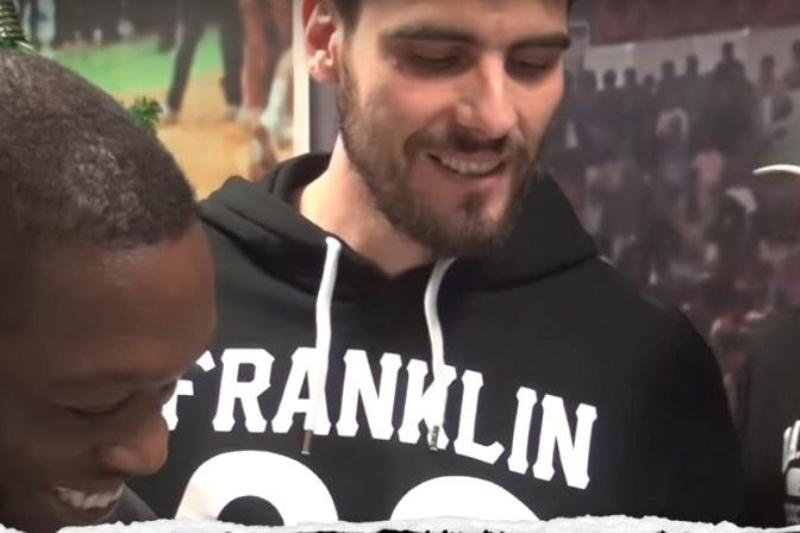 Οι παίκτες του ΠΑΟΚ λένε τα κάλαντα! (video)