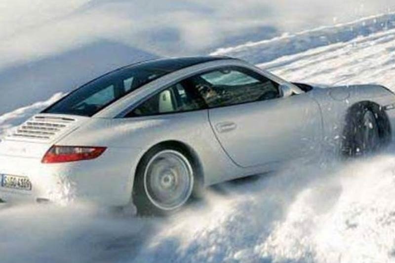 Πώς πρέπει να οδηγούμε και τι να κάνουμε για ασφαλή μετακίνηση σε χιόνι και πάγο