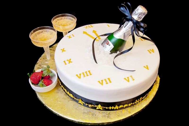 Μεγάλο… δίλημμα! Κέικ ή τσουρέκι η Βασιλόπιτα; (photos)