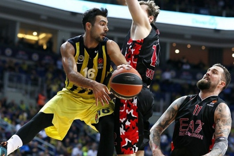 Ζορίστηκε, αλλά νίκησε η Φενέρ