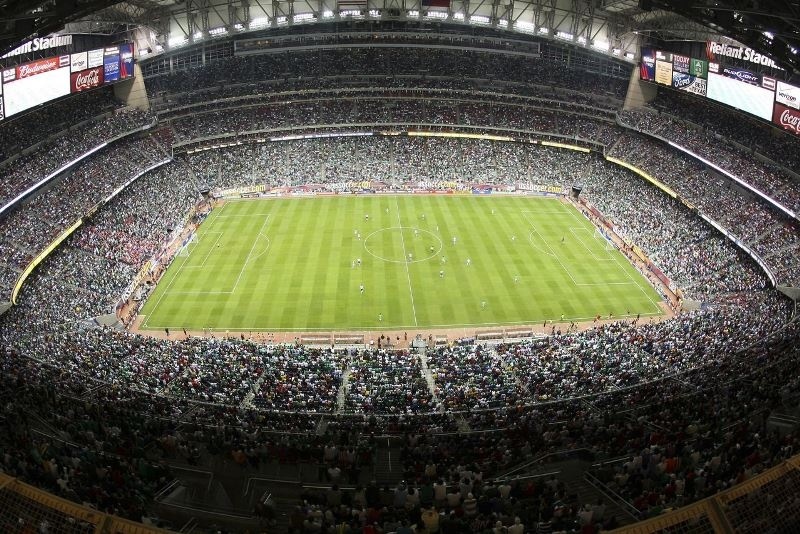 Όταν βγάζεις την κοπέλα σου ραντεβού στο γήπεδο... (video)