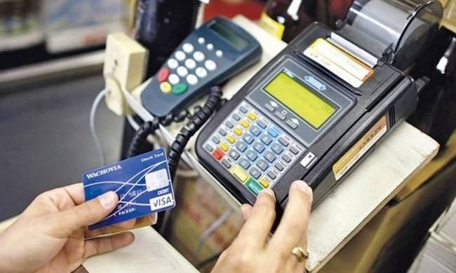 ΔΕΚΟ και τηλέφωνα στο αφορολόγητο με «πλαστικό» χρήμα