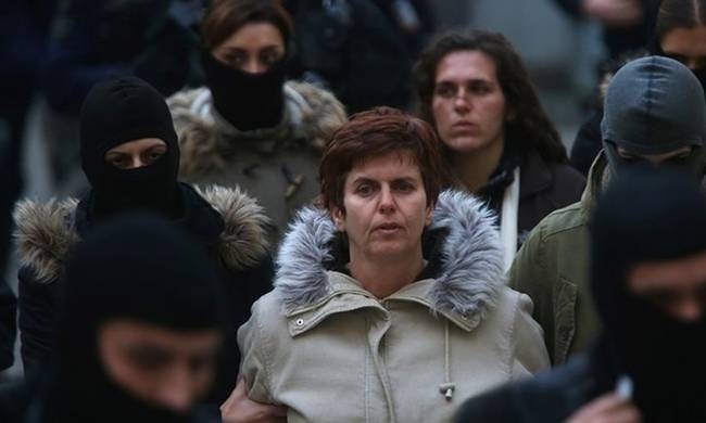 Πόλα Ρούπα: Έκρυβε ολόκληρο οπλοστάσιο στο σπίτι της Ηλιούπολης (photos)