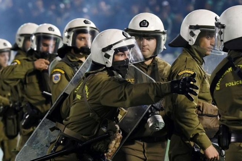 Συμπλοκές οπαδών στη Λεωφόρο και συλλήψεις!