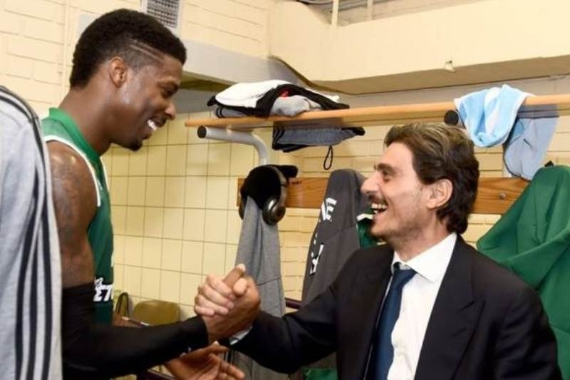 Τα «πράσινα» αποδυτήρια μετά το πάρτι στο ΣΕΦ (pics)