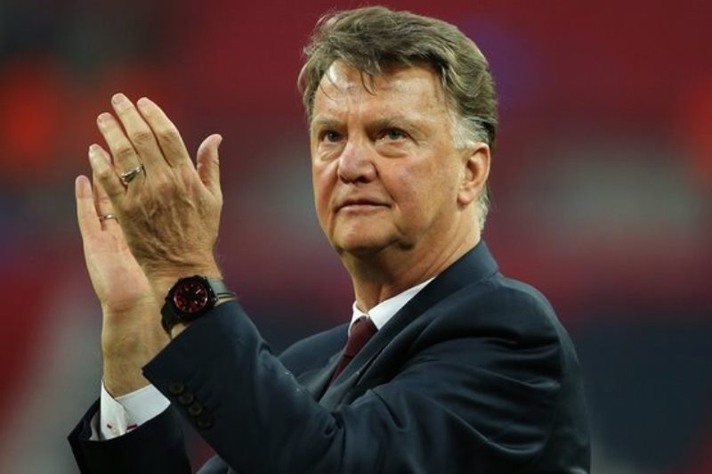 Δεν τα παρατάει ο Φαν Χάαλ