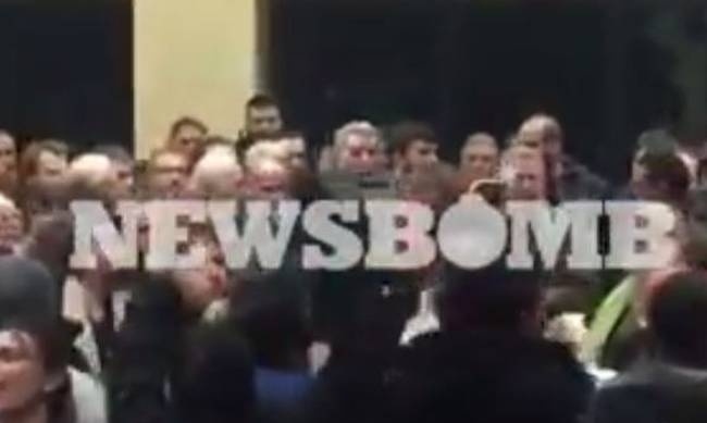 Πέραμα: Νέα ένταση στο δημοτικό συμβούλιο για τα προσφυγόπουλα (video)