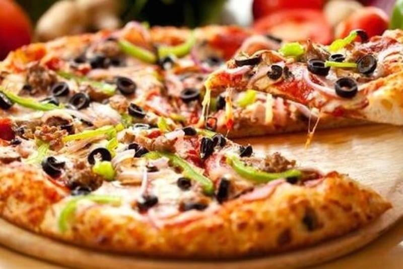 Σάλος: Αποκαλύφθηκε το αηδιαστικό μυστικό πασίγνωστης πίτσας και είναι σοκαριστικό!