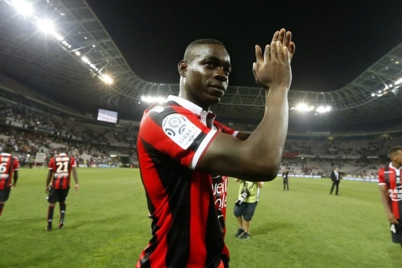 Σοκ! Απίστευτη ρατσιστική επίθεση στον Μπαλοτέλι! (video)