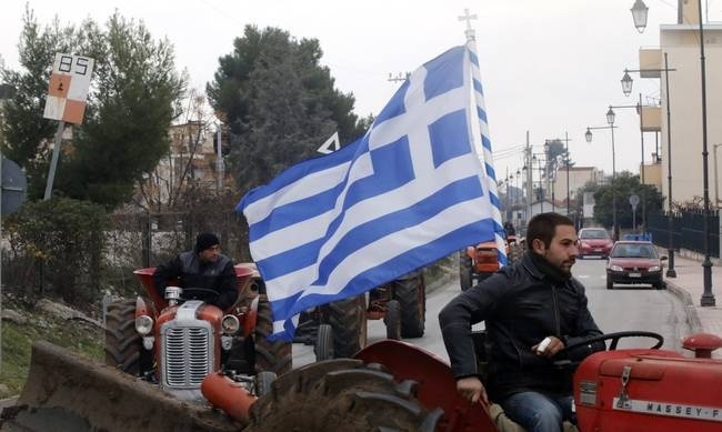 Μπλόκα αγροτών: Κομμένη στα δύο η Ελλάδα - Ποιοι δρόμοι είναι κλειστοί