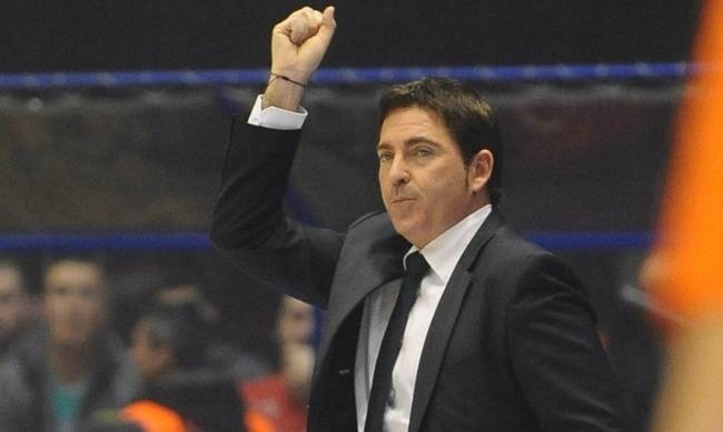 Στα αποδυτήρια του Ερυθρού Αστέρα ο Πασκουάλ