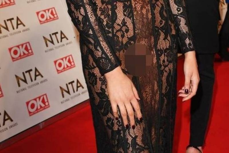 Σάλος: Ξέχασε να φορέσει εσώρουχο και τα αποκάλυψε όλα στο κόκκινο χαλί (video+pics)