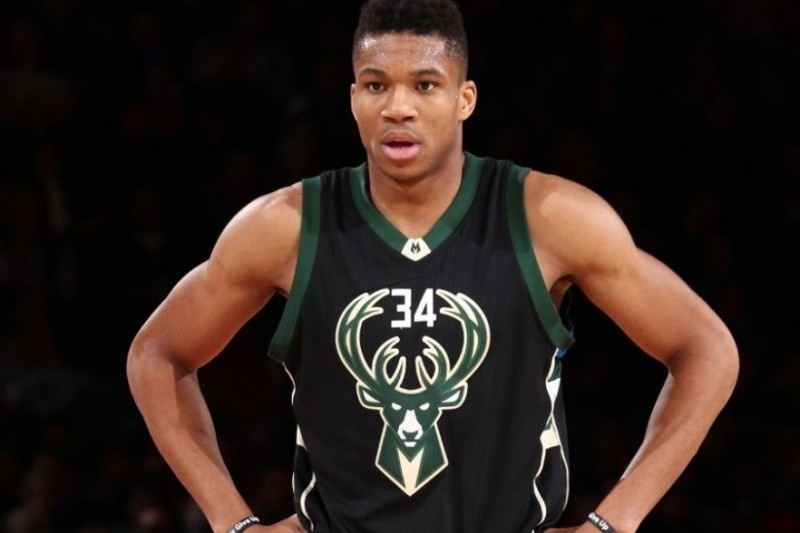 Aπίστευτη ασίστ από τον Αντετοκούνμπο! (video)