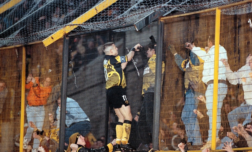 Όταν ο Ντέμης σκαρφάλωνε στη «σκεπαστή»