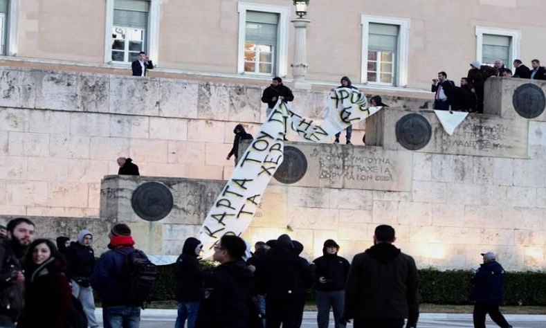 AEK: Επεισόδια με οπαδούς και ΜΑΤ στη Βουλή!