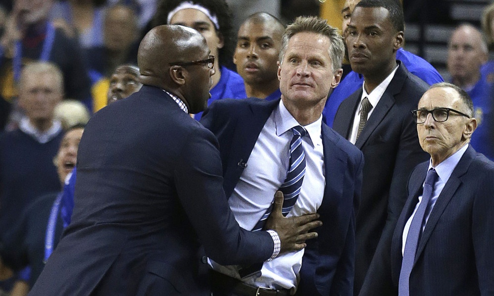 Ξέσπασμα και… βρισιές από Κερ στους διαιτητές!