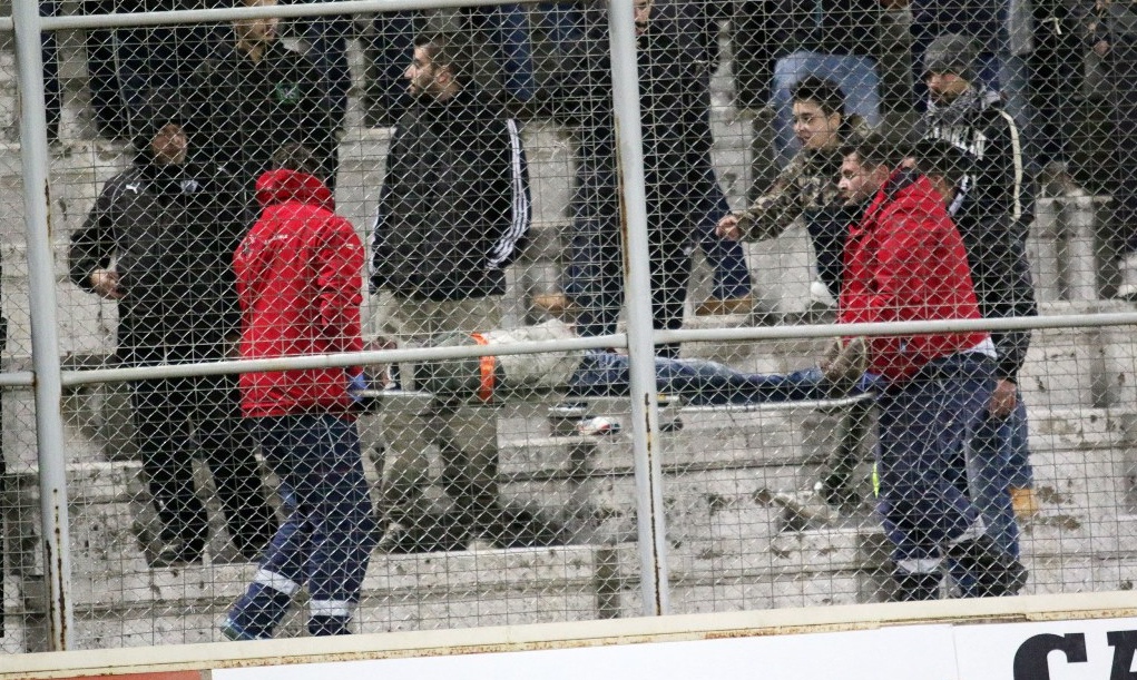 Σοκ στα Πηγάδια, οπαδός του ΠΑΟΚ έπεσε από την κερκίδα