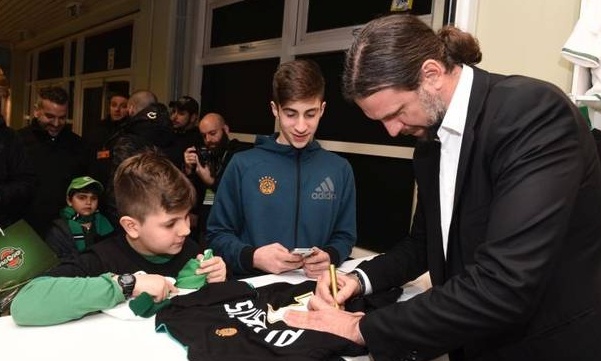 Παναθηναϊκός Superfoods: Πανικός στο PAO Shop για Αλβέρτη! (vids+pics)