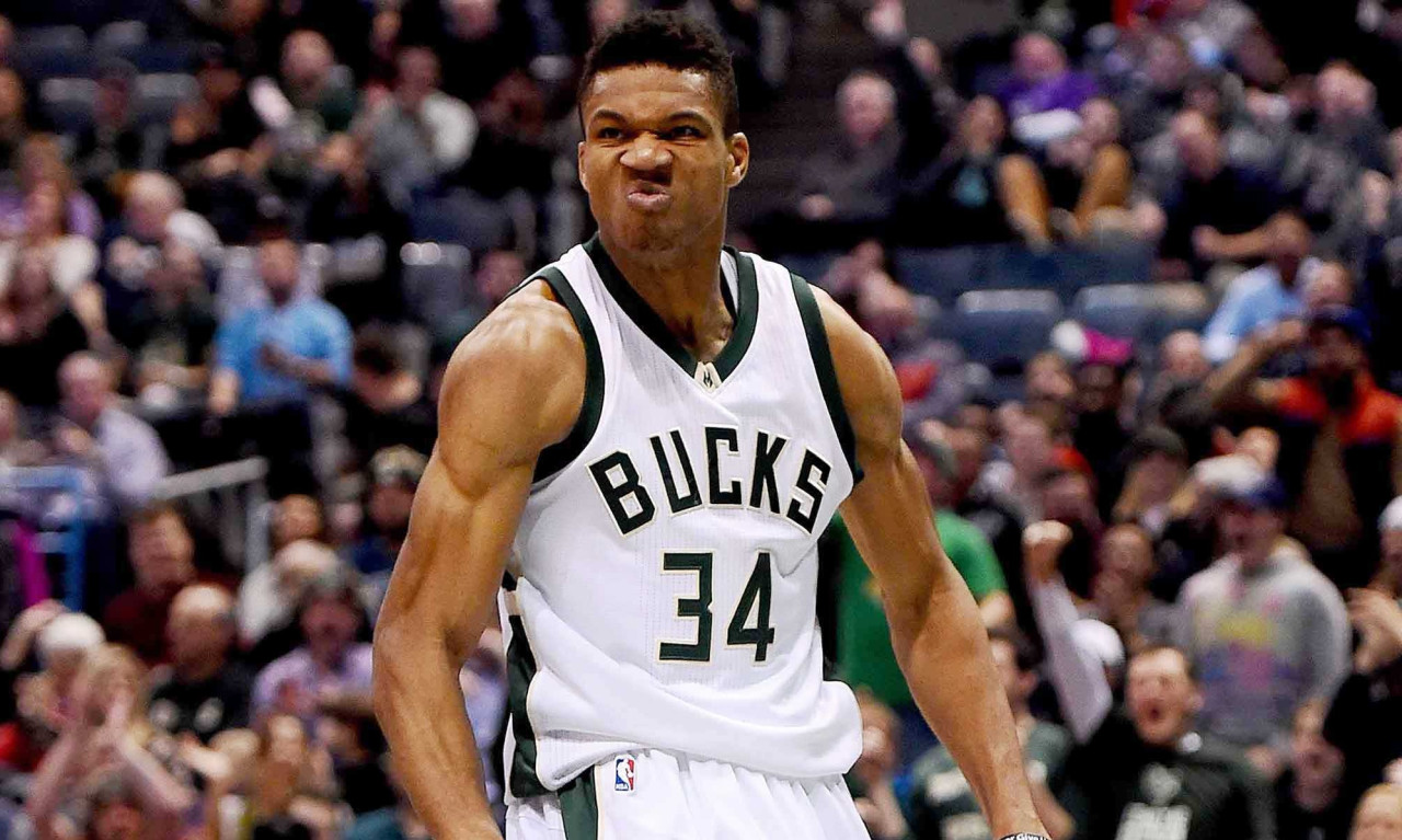 Τρομερή καρφωματάρα από Αντετοκούνμπο!