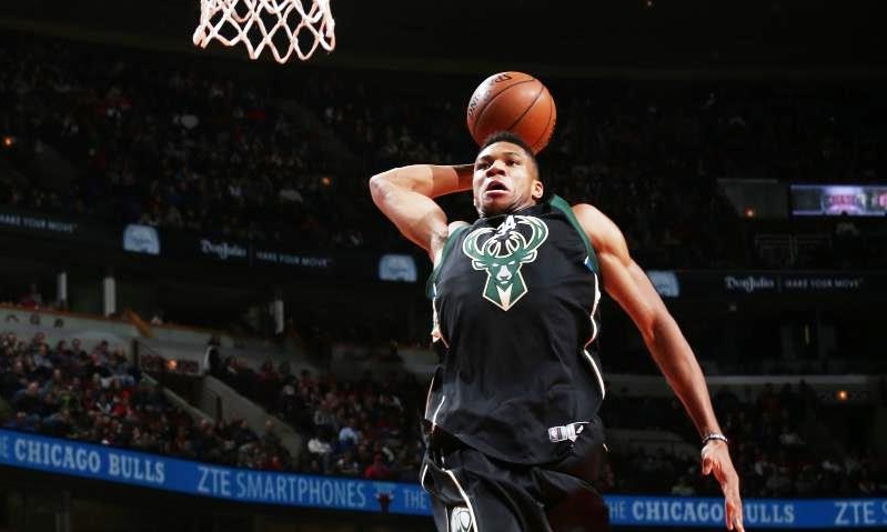 Στα καλύτερα η καρφωματάρα του Giannis