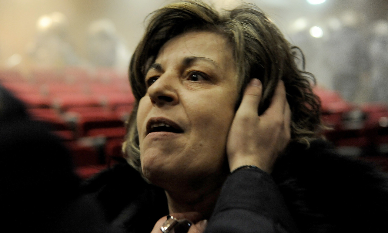 Αφήστε τη μάνα του Φύσσα απ’έξω…