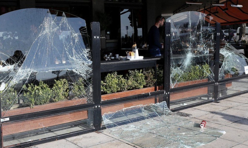 Νέες προκλήσεις από οπαδούς της Σάλκε και ζημιές σε καφετέρια