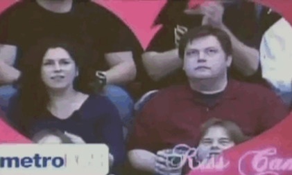 Επικός: Φίλησε τη μπύρα του αντί για τη φιλενάδα του