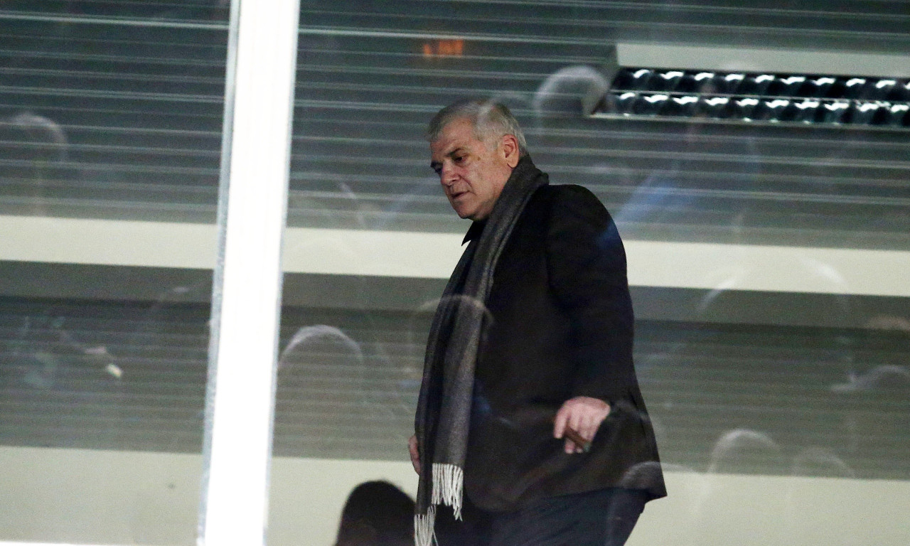 Καταγγελία-«φωτιά» από Ολυμπιακό: Στα αποδυτήρια με Μάνταλο ο Μελισσανίδης