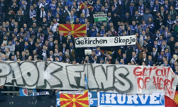 Αισχρές προκλήσεις οπαδών της Σάλκε με σημαίες Σκοπίων και βρισιές!